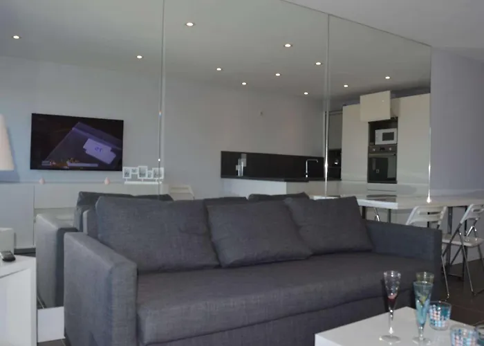 T2 Climatise Avec Parking, 4 Couchages - Port Camargue - Fr-1-250-139 *