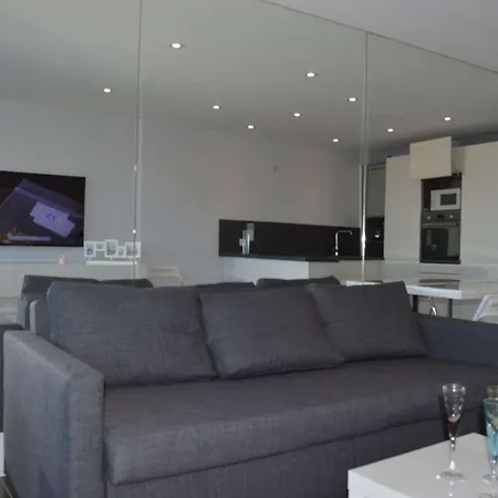 T2 Climatise Avec Parking, 4 Couchages - Port Camargue - Fr-1-250-139 *